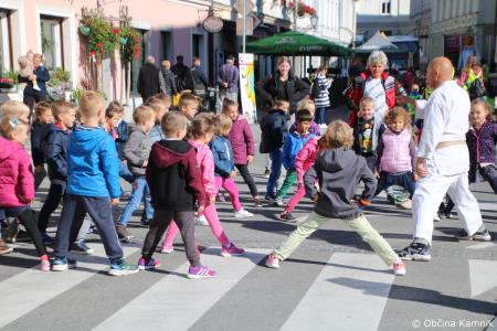Tudi otroci kamniških šol in vrtcev so bili danes trajnostno povezavi  (69)